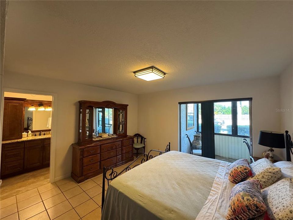 For Sale: $159,000 (2 beds, 2 baths, 1120 Square Feet)