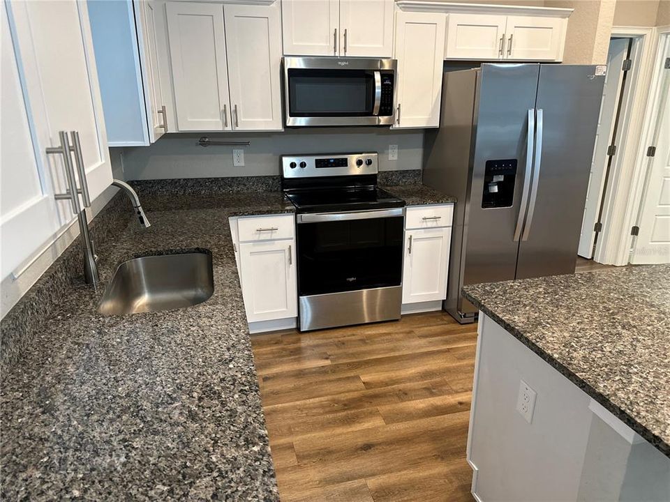 待售: $264,900 (3 贝兹, 2 浴室, 1432 平方英尺)