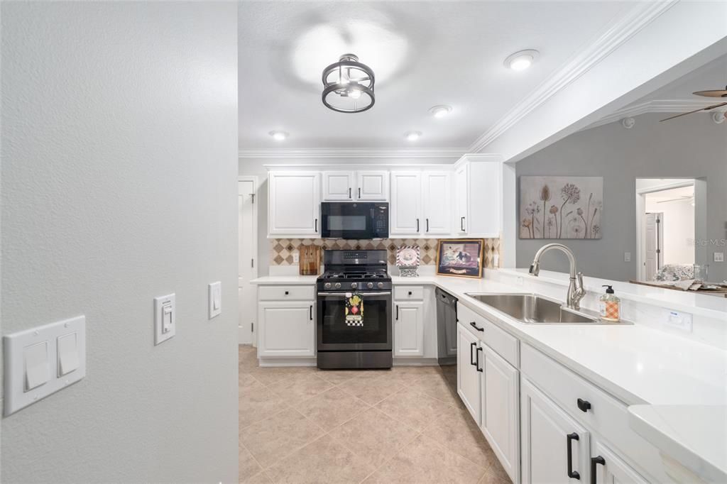 For Sale: $549,900 (3 beds, 2 baths, 1711 Square Feet)