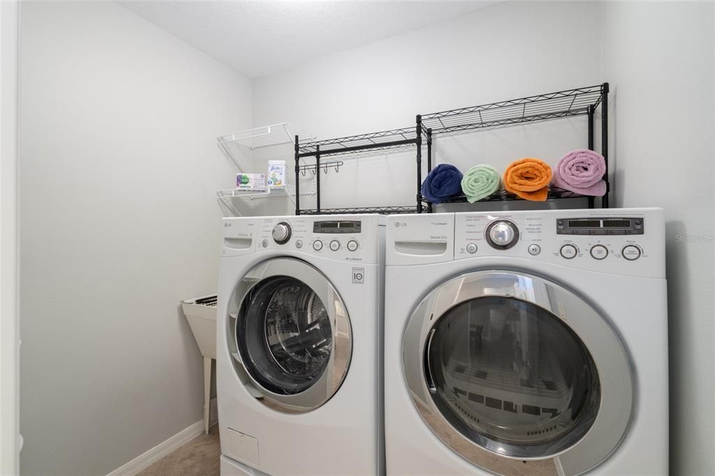 For Sale: $549,900 (3 beds, 2 baths, 1711 Square Feet)