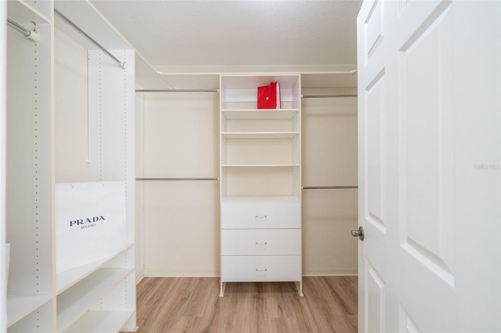 For Sale: $549,900 (3 beds, 2 baths, 1711 Square Feet)