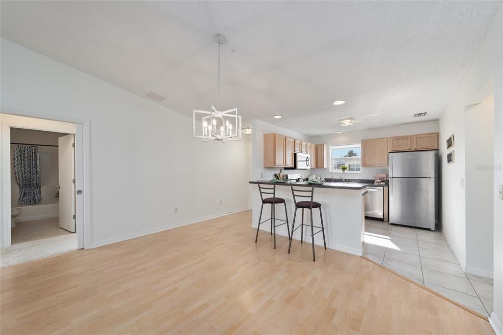 На продажу: $282,000 (2 спален, 2 ванн, 1120 Квадратных фут)