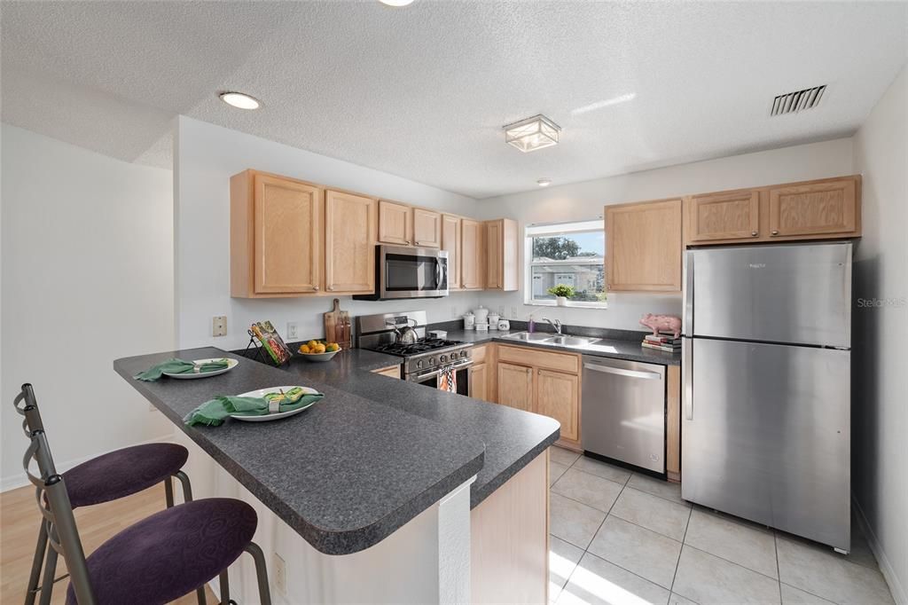 На продажу: $282,000 (2 спален, 2 ванн, 1120 Квадратных фут)