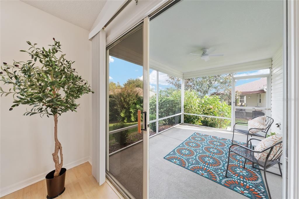 На продажу: $282,000 (2 спален, 2 ванн, 1120 Квадратных фут)