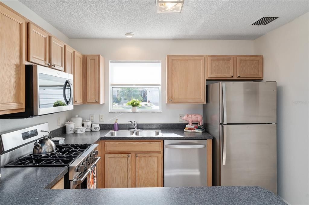 На продажу: $282,000 (2 спален, 2 ванн, 1120 Квадратных фут)