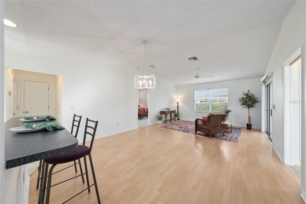 На продажу: $282,000 (2 спален, 2 ванн, 1120 Квадратных фут)