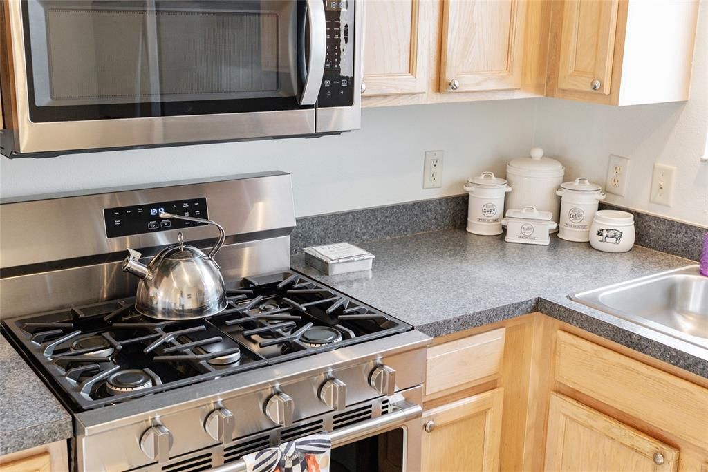 На продажу: $282,000 (2 спален, 2 ванн, 1120 Квадратных фут)