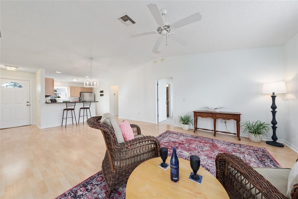 На продажу: $282,000 (2 спален, 2 ванн, 1120 Квадратных фут)