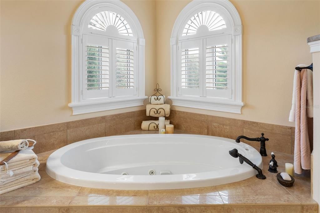 For Sale: $1,899,000 (4 beds, 3 baths, 4305 Square Feet)