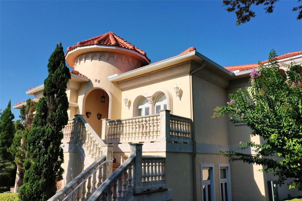 For Sale: $1,899,000 (4 beds, 3 baths, 4305 Square Feet)