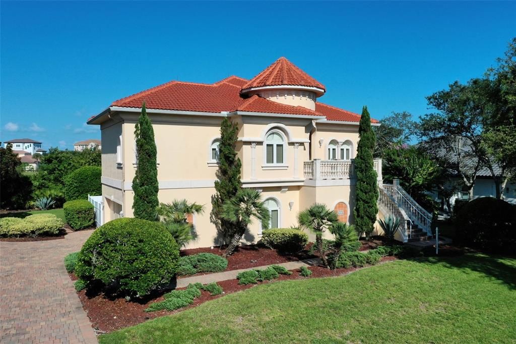 For Sale: $1,899,000 (4 beds, 3 baths, 4305 Square Feet)