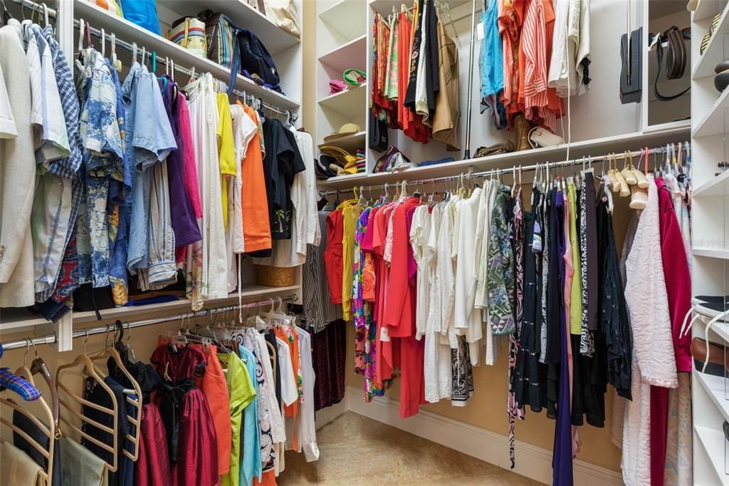 For Sale: $1,899,000 (4 beds, 3 baths, 4305 Square Feet)