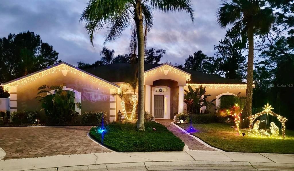 For Sale: $469,900 (3 beds, 2 baths, 2198 Square Feet)