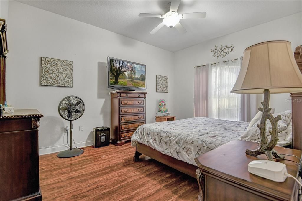 For Sale: $469,900 (3 beds, 2 baths, 2198 Square Feet)