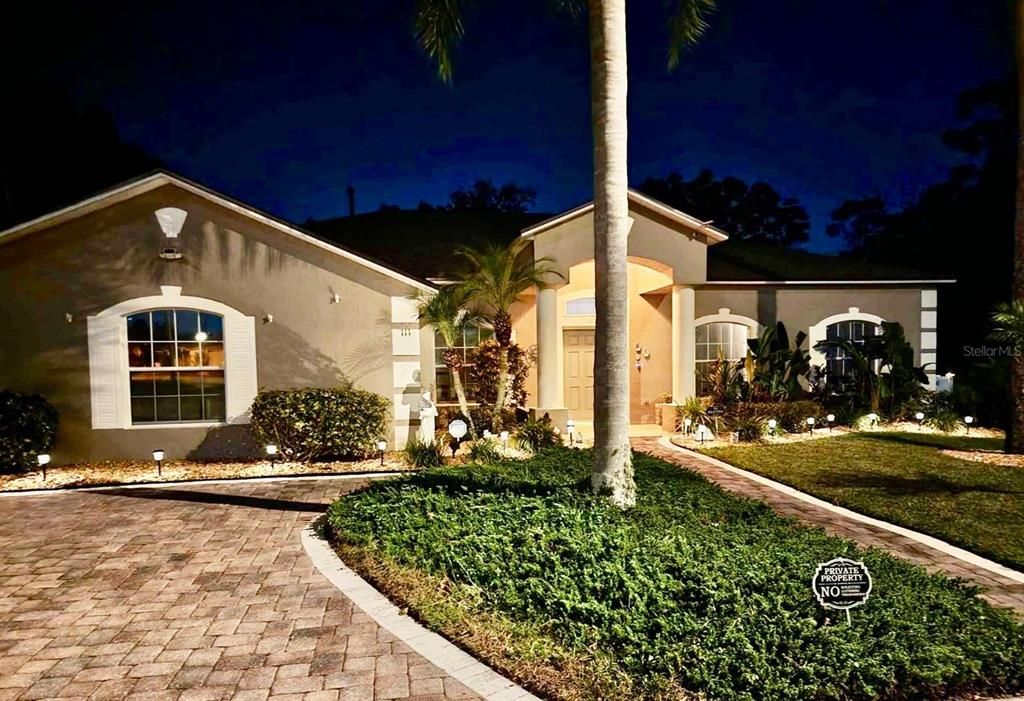 For Sale: $469,900 (3 beds, 2 baths, 2198 Square Feet)