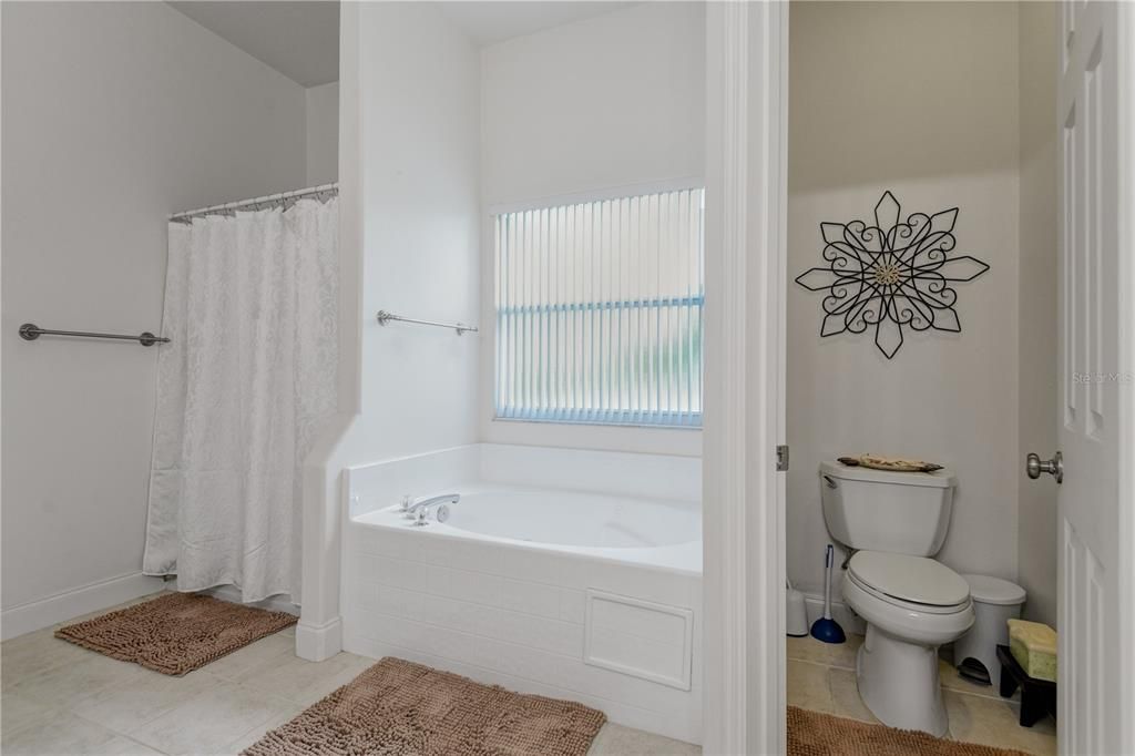 For Sale: $469,900 (3 beds, 2 baths, 2198 Square Feet)