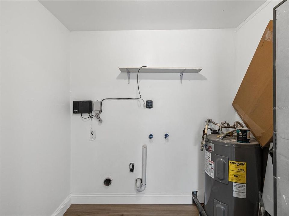 Active With Contract: $269,000 (3 beds, 1 baths, 1022 Square Feet)