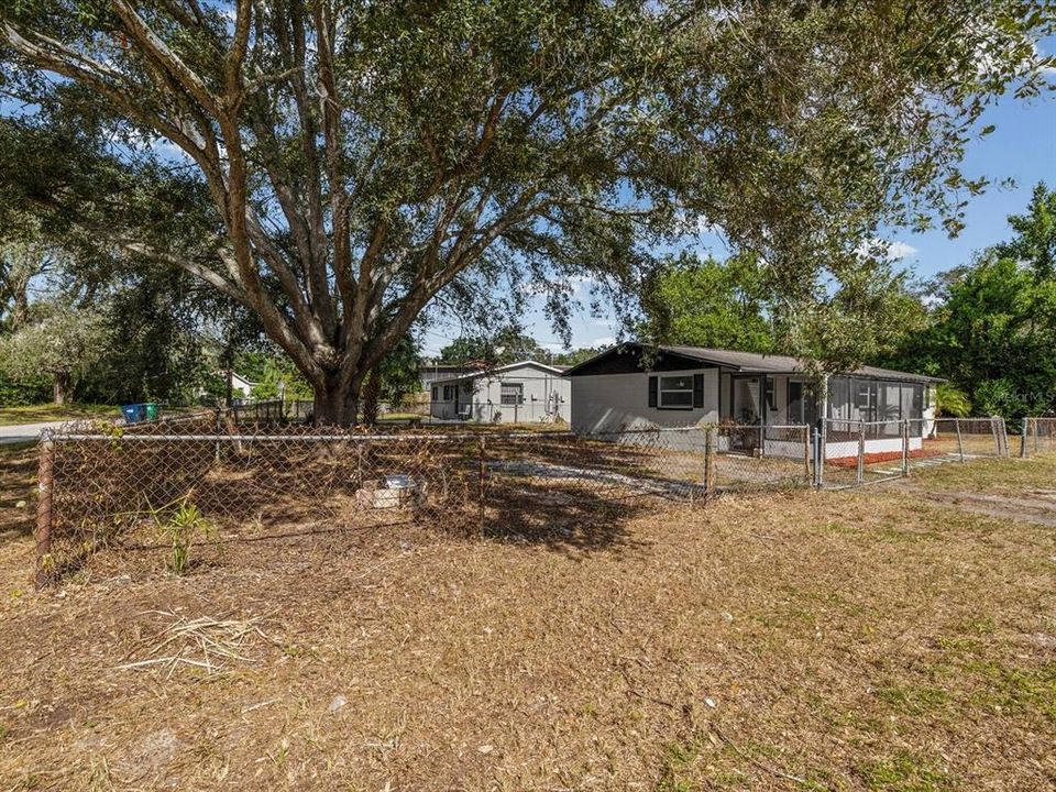 Active With Contract: $269,000 (3 beds, 1 baths, 1022 Square Feet)