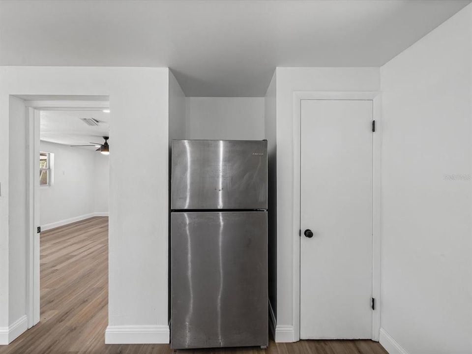 Active With Contract: $269,000 (3 beds, 1 baths, 1022 Square Feet)