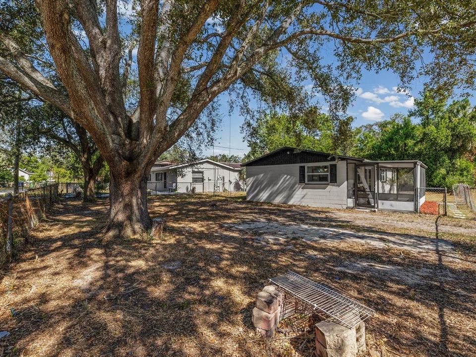 Active With Contract: $269,000 (3 beds, 1 baths, 1022 Square Feet)