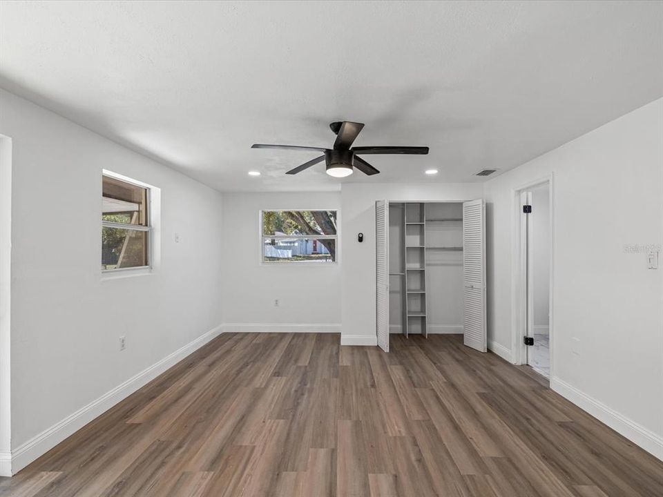 Active With Contract: $269,000 (3 beds, 1 baths, 1022 Square Feet)