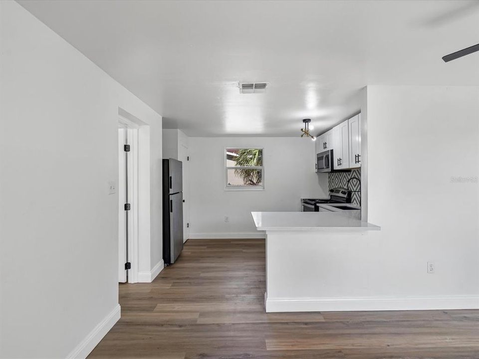 Active With Contract: $269,000 (3 beds, 1 baths, 1022 Square Feet)