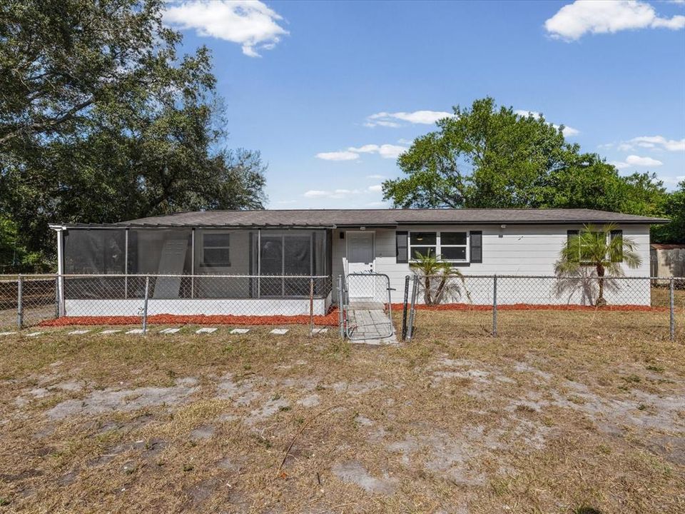 Active With Contract: $269,000 (3 beds, 1 baths, 1022 Square Feet)