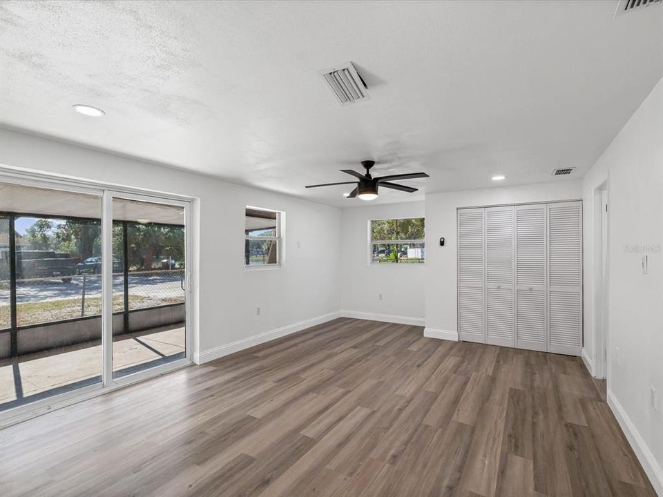 Active With Contract: $269,000 (3 beds, 1 baths, 1022 Square Feet)