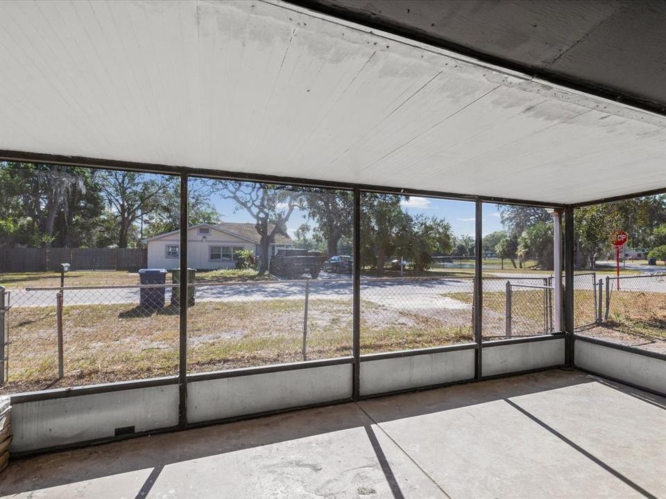 Active With Contract: $269,000 (3 beds, 1 baths, 1022 Square Feet)