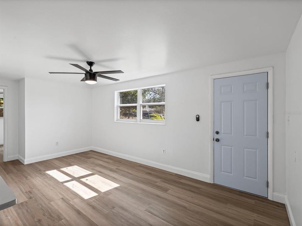 Active With Contract: $269,000 (3 beds, 1 baths, 1022 Square Feet)