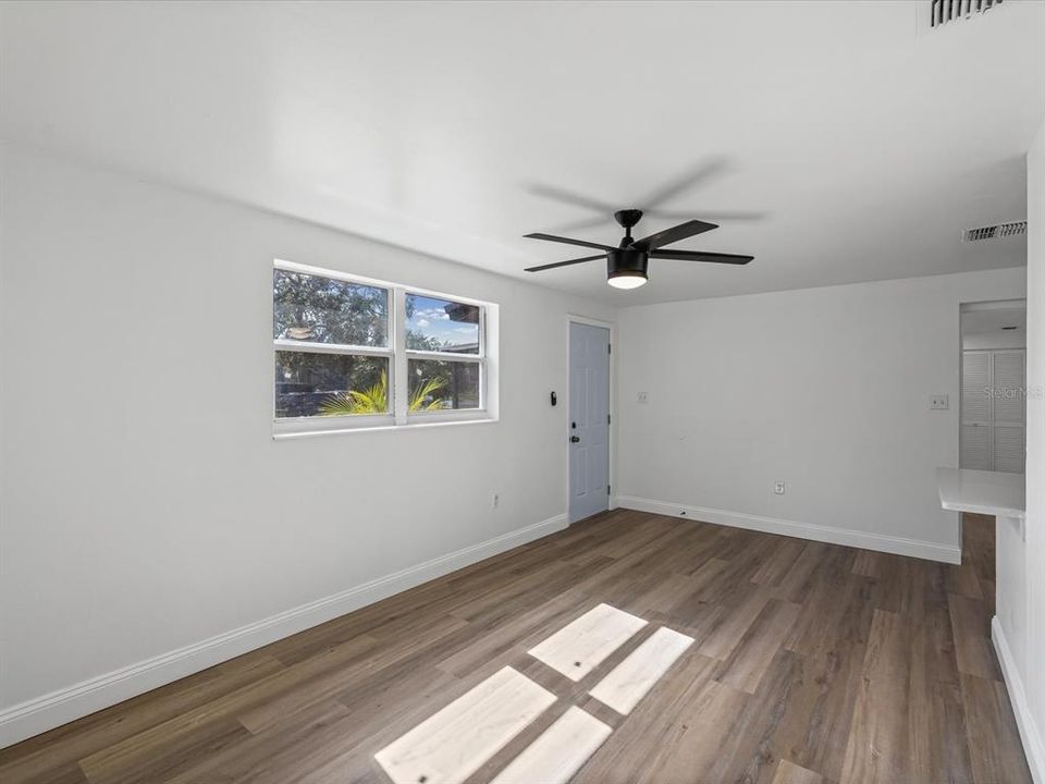 Active With Contract: $269,000 (3 beds, 1 baths, 1022 Square Feet)