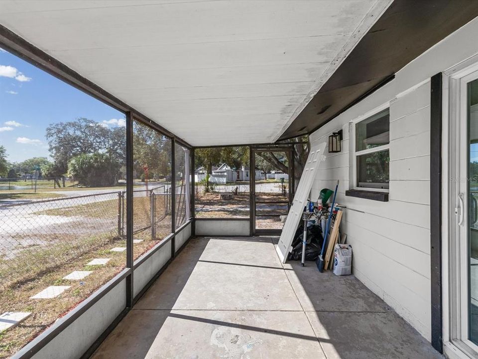 Active With Contract: $269,000 (3 beds, 1 baths, 1022 Square Feet)