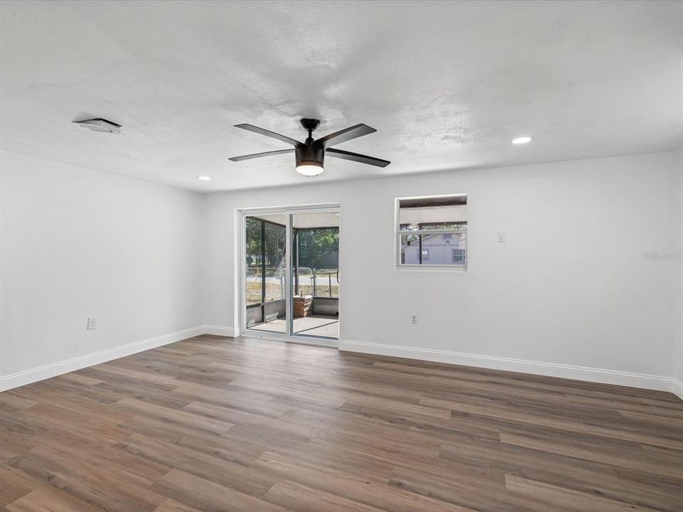 Active With Contract: $269,000 (3 beds, 1 baths, 1022 Square Feet)