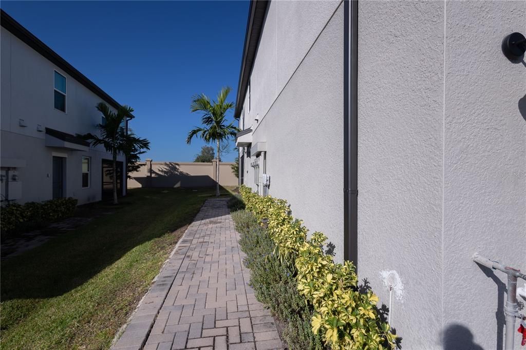 For Rent: $2,350 (3 beds, 2 baths, 1836 Square Feet)