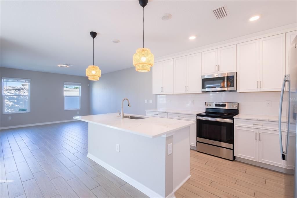 For Rent: $2,350 (3 beds, 2 baths, 1836 Square Feet)