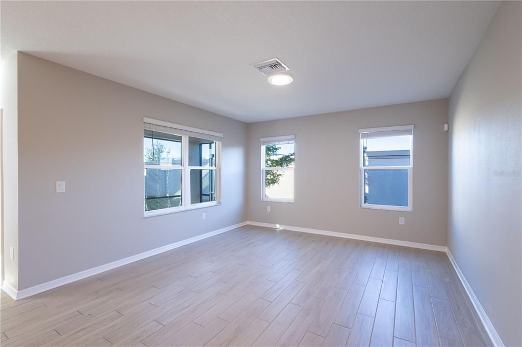 For Rent: $2,350 (3 beds, 2 baths, 1836 Square Feet)