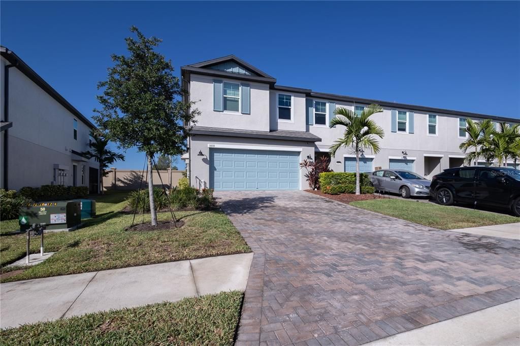 For Rent: $2,350 (3 beds, 2 baths, 1836 Square Feet)