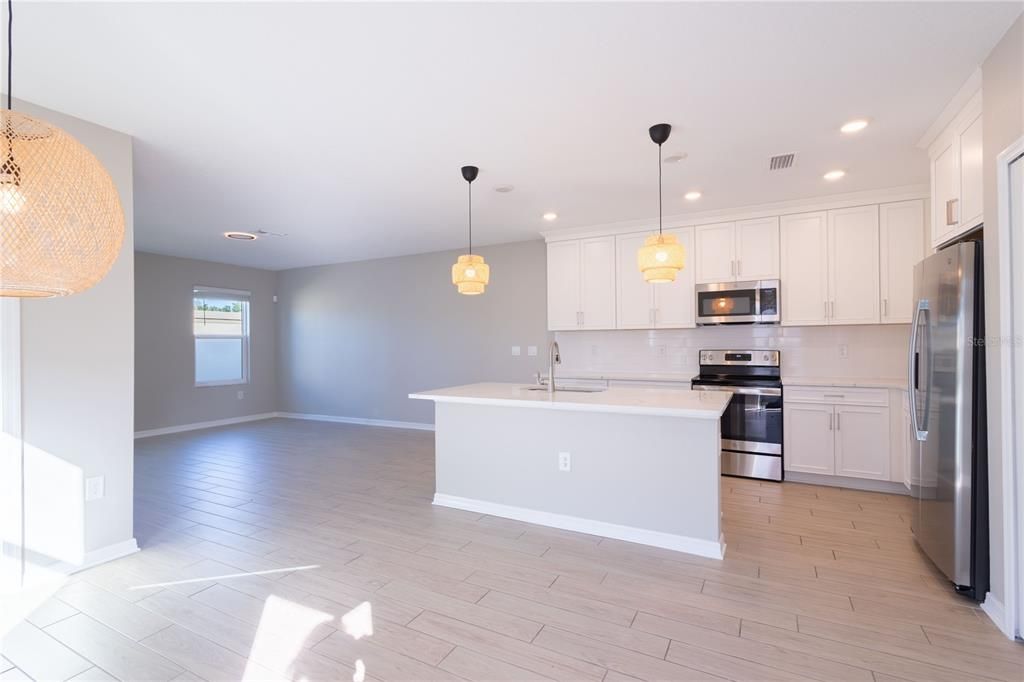 For Rent: $2,350 (3 beds, 2 baths, 1836 Square Feet)