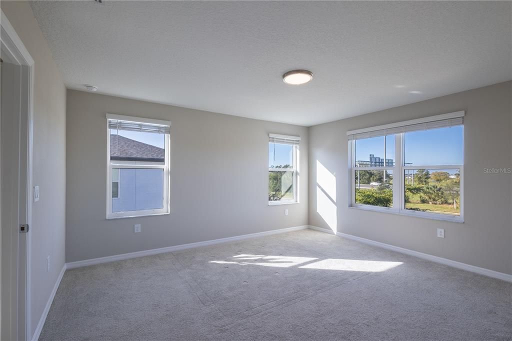 For Rent: $2,350 (3 beds, 2 baths, 1836 Square Feet)