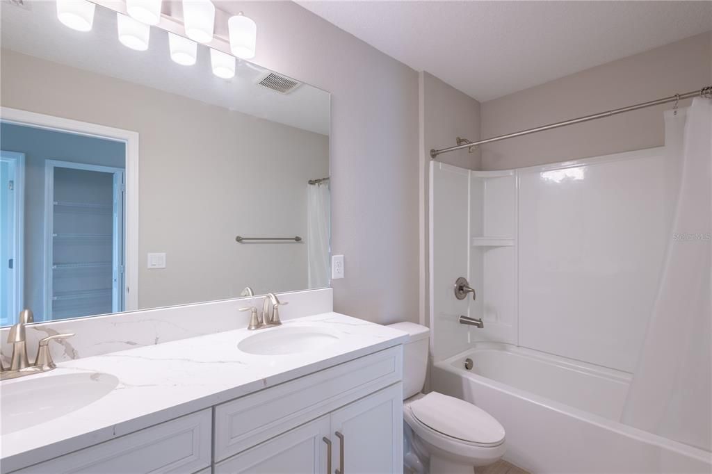 For Rent: $2,350 (3 beds, 2 baths, 1836 Square Feet)