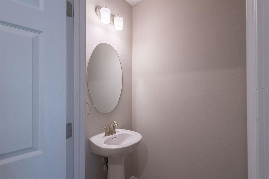 For Rent: $2,350 (3 beds, 2 baths, 1836 Square Feet)