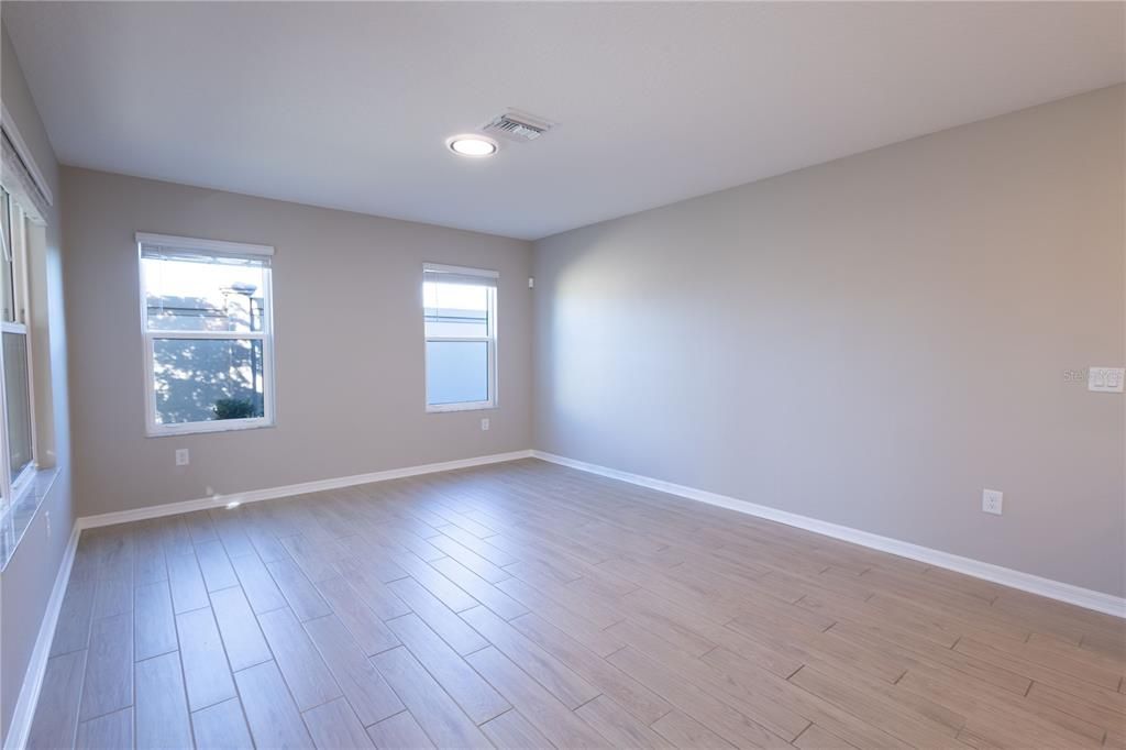 For Rent: $2,350 (3 beds, 2 baths, 1836 Square Feet)