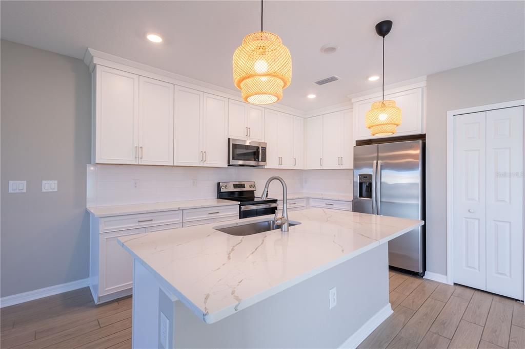 For Rent: $2,350 (3 beds, 2 baths, 1836 Square Feet)