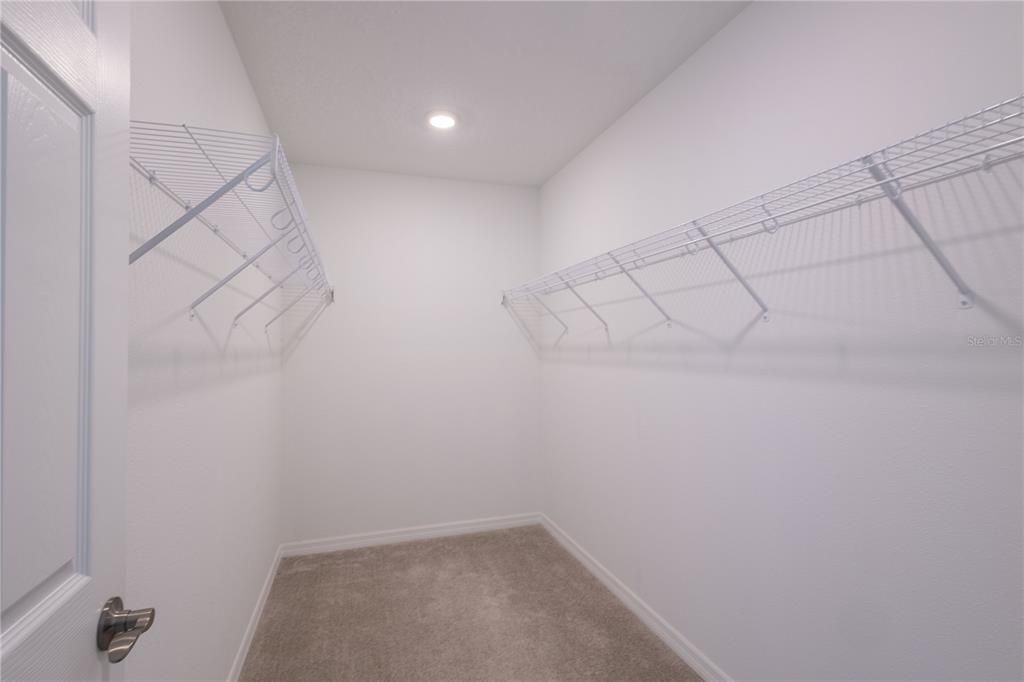 For Rent: $2,350 (3 beds, 2 baths, 1836 Square Feet)