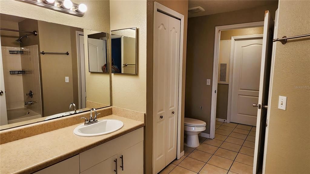 出租: $1,550 (1 贝兹, 1 浴室, 829 平方英尺)