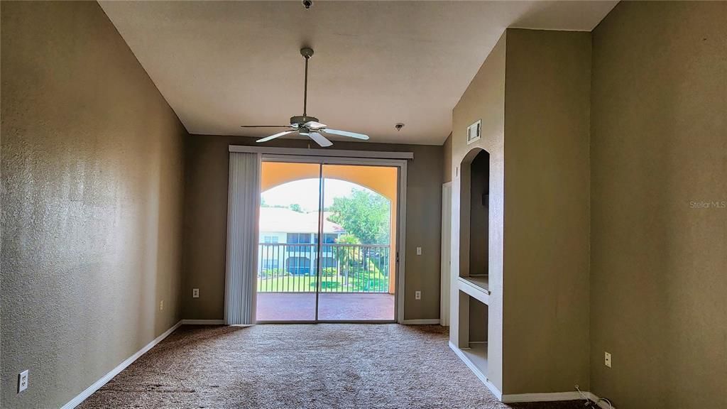 出租: $1,550 (1 贝兹, 1 浴室, 829 平方英尺)