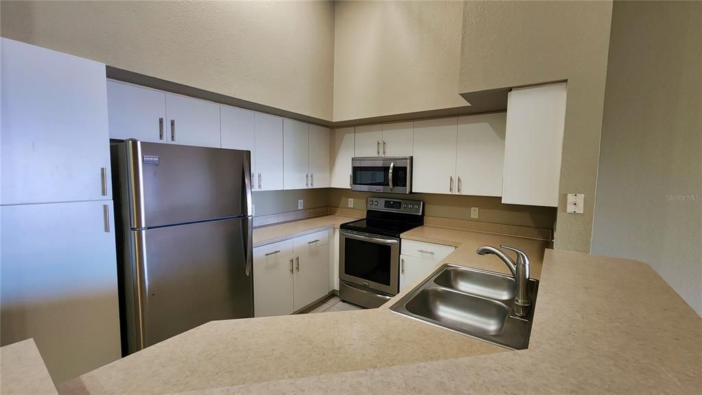 出租: $1,550 (1 贝兹, 1 浴室, 829 平方英尺)