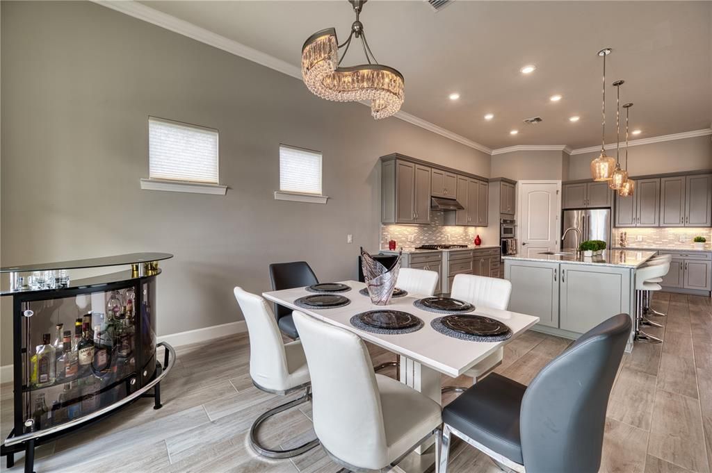 Под контрактом: $1,295,000 (3 спален, 3 ванн, 2492 Квадратных фут)