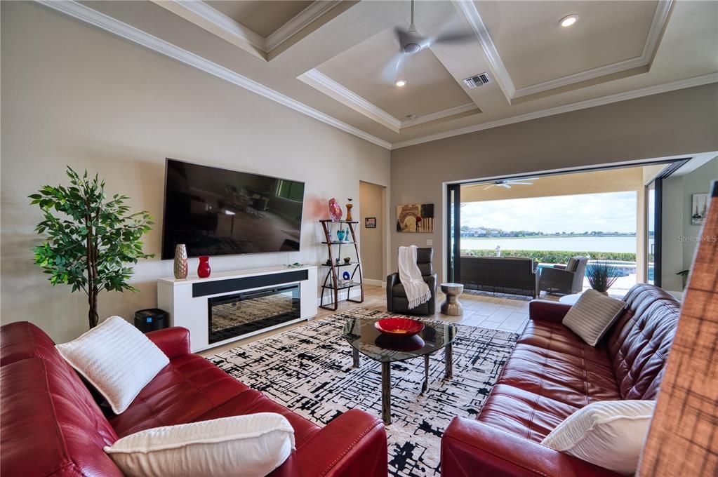 Под контрактом: $1,295,000 (3 спален, 3 ванн, 2492 Квадратных фут)