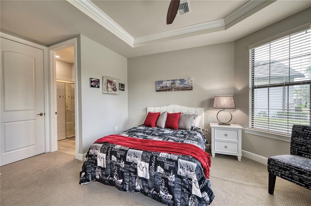 Под контрактом: $1,295,000 (3 спален, 3 ванн, 2492 Квадратных фут)